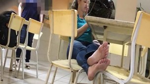 Candid college girl dirty feet and soles (she noticed)