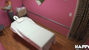 Tugjob and impressive sex occur during massage