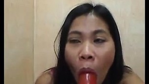 Asian engulfing dildo 2 Quyen from 1fuckdatecom