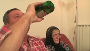 Sexy playgirl helps granny to sucks a wang