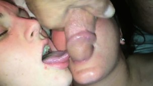 brunette trekant blowjob amatør facial gruppesex hd